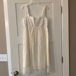 Maggy London size 6 cream and white lace dress
